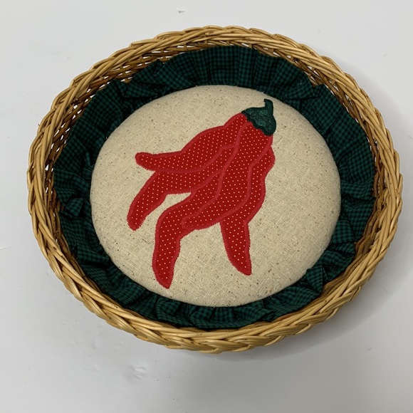 Wicker Red Chili Pepper Knitted Middle Wall Hanging Basket | 70’s Kitchen Retro - Picture 6 of 6